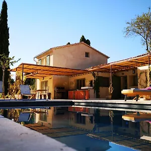 https://mas-de-la-cadenire.fr-provencehotel.com